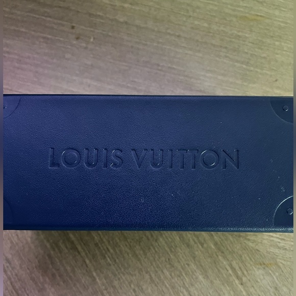 Louis Vuitton sunglasses - Picture 2 of 10